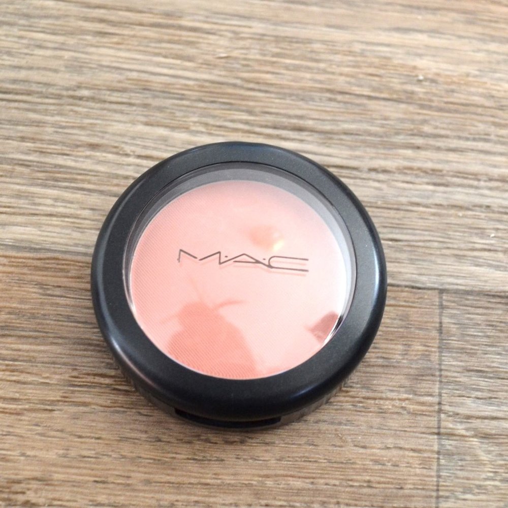 New MAC Cosmetics Melba Matte Powdered Blush - Picture 2 of 3